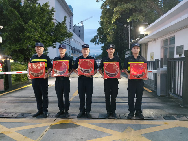 鐵保宏泰保安公司為一線安保隊員發放中秋節暖心福利